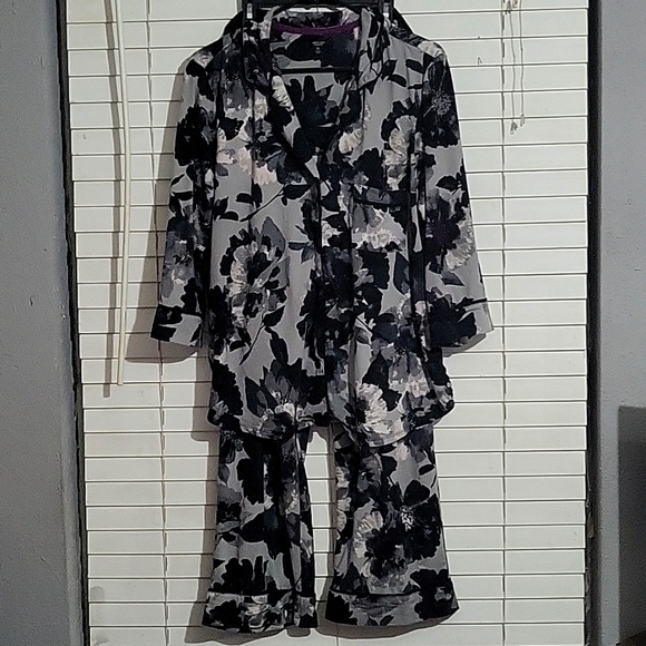 Vera Wang Other - Simply Vera Wang pj's